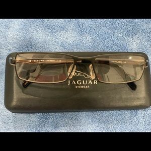 Men “Jaguar frames” black trim.